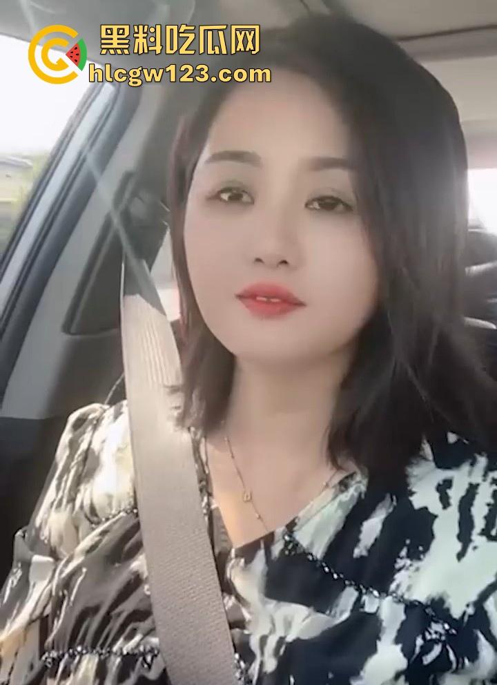 抖音熟女网红 【陈佳儿】直播打pk输了 处罚烟头烫舌针扎胸 狂野大胆作风 是个狠角色！-3