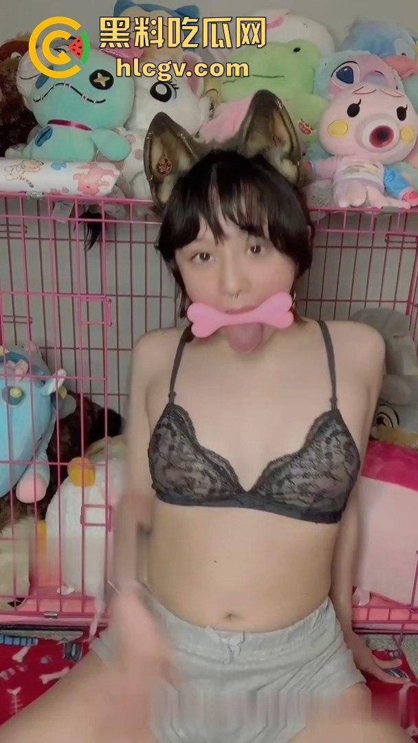 OnlyFans『Puppiloli』甘愿当笼中小母狗！被关笼子里口爆吞精娇喘不断，只爱当狗不爱做人！-10