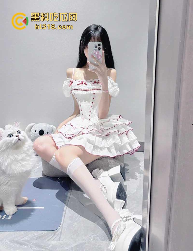 在图书馆区阅览室与亲妹上演颜射大戏，半推半就撸管吸屌 后入猛操，刺激无比！-2