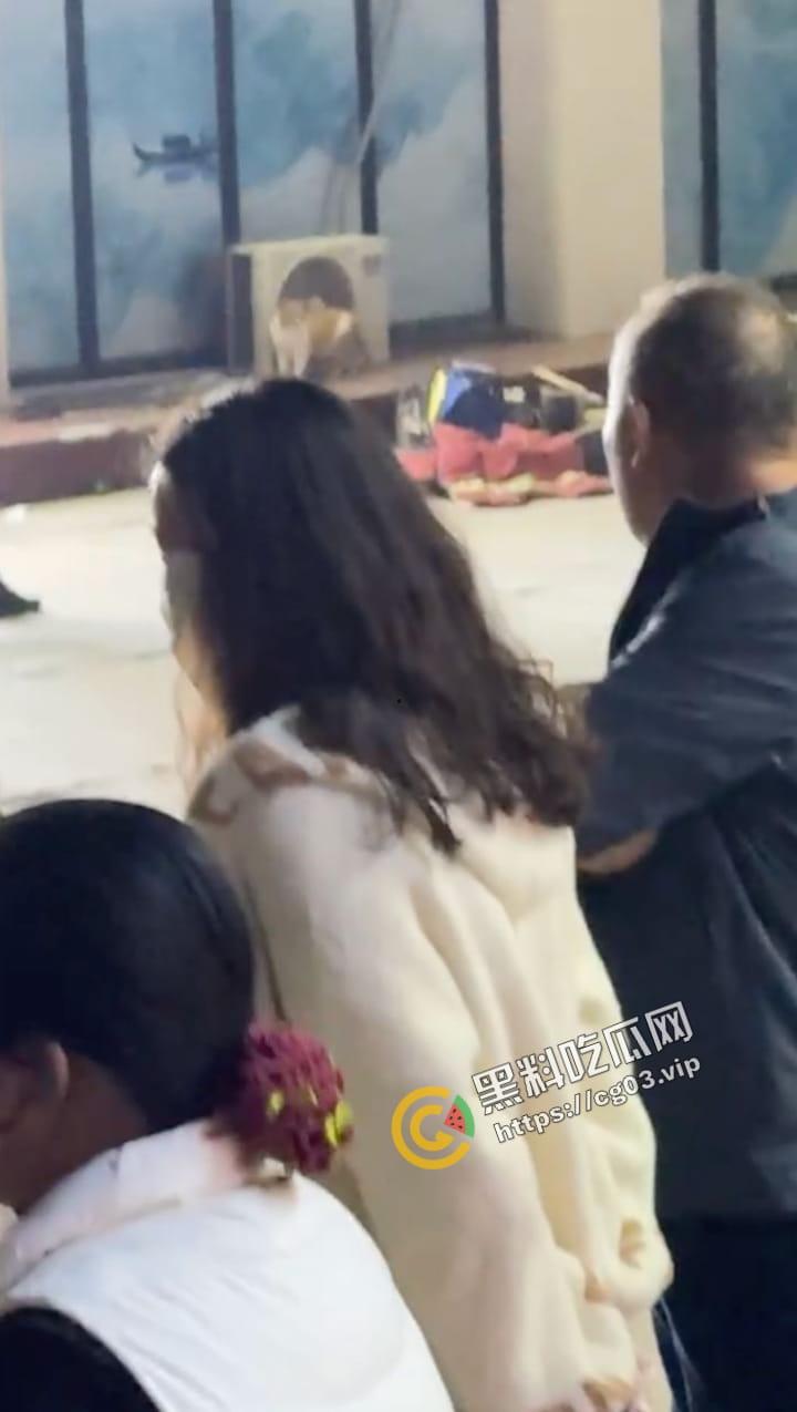 网传 小两口吵架 男的开车把女的撞死了-5