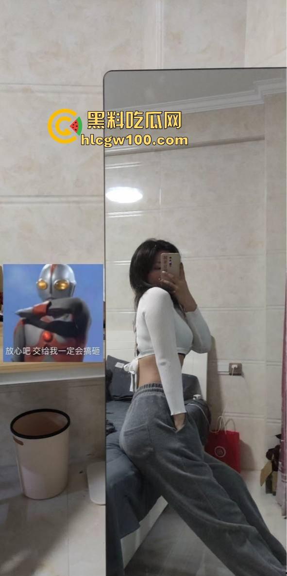 上海已婚反差骚妻【于思雨】背着老公跟炮友疯狂约炮，蜂腰美乳蜜桃臀被爆操到浑身抽搐，结婚照都成了撩骚工具！-3