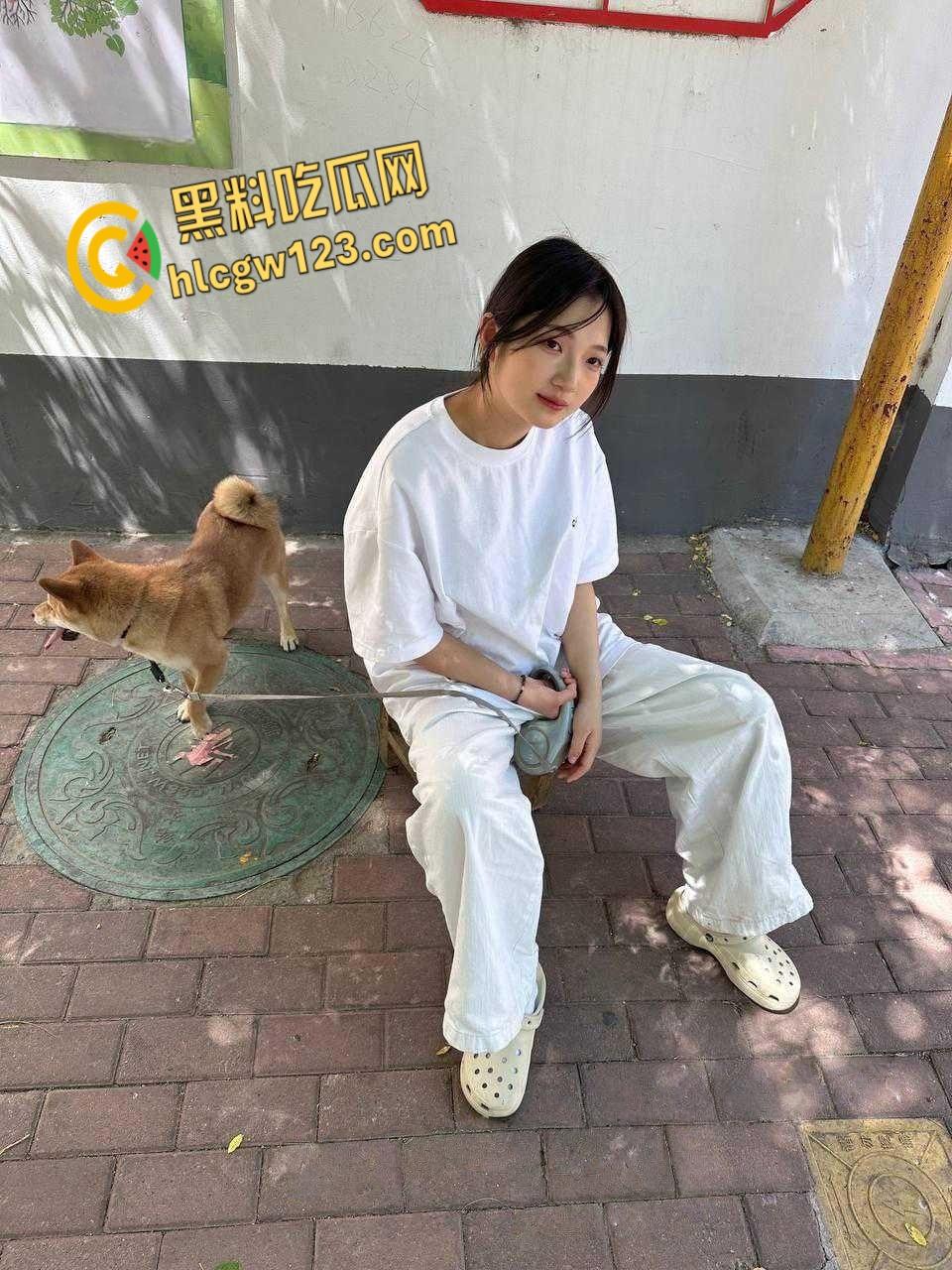 山东极品嫩妹被绿帽男友流出,小穴超级紧夹的鸡吧疼,破处后还没做几次!-3