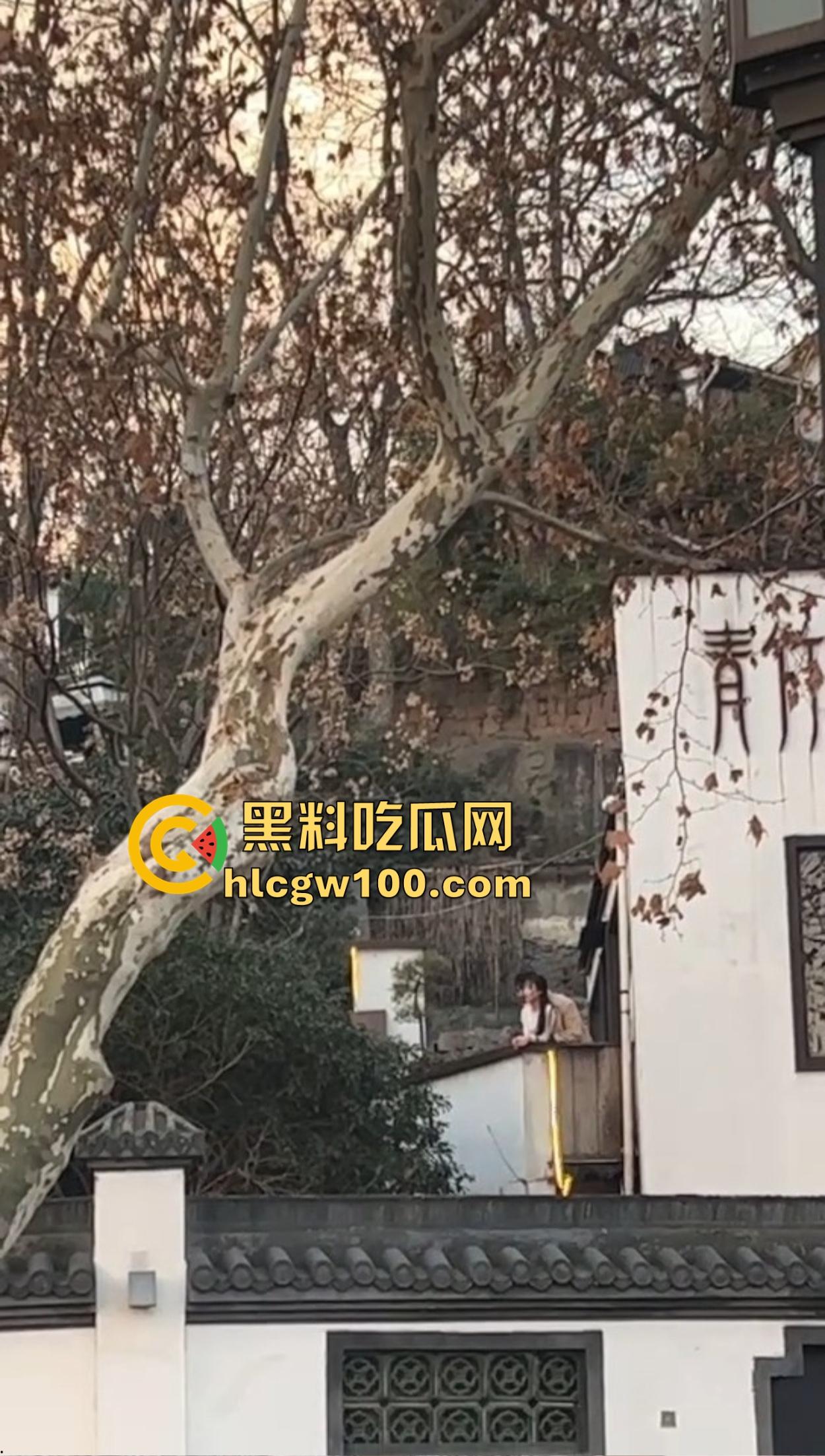 杭州西湖春宫现场直播，断桥残雪变断桥淫雪，光天化日肏大逼现世，这DO法也太野了吧！-4