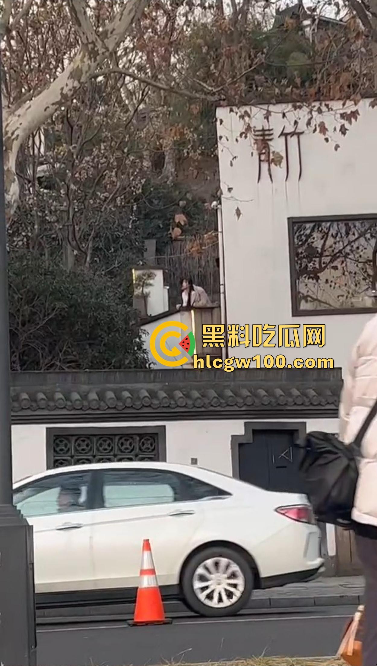 杭州西湖春宫现场直播，断桥残雪变断桥淫雪，光天化日肏大逼现世，这DO法也太野了吧！-6