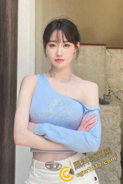 成都美视国际学校小仙女【何君雨】：C杯校花约炮金主，舌尖功夫盘旋大鸡巴，颜射满面，撕碎清纯面具！-2