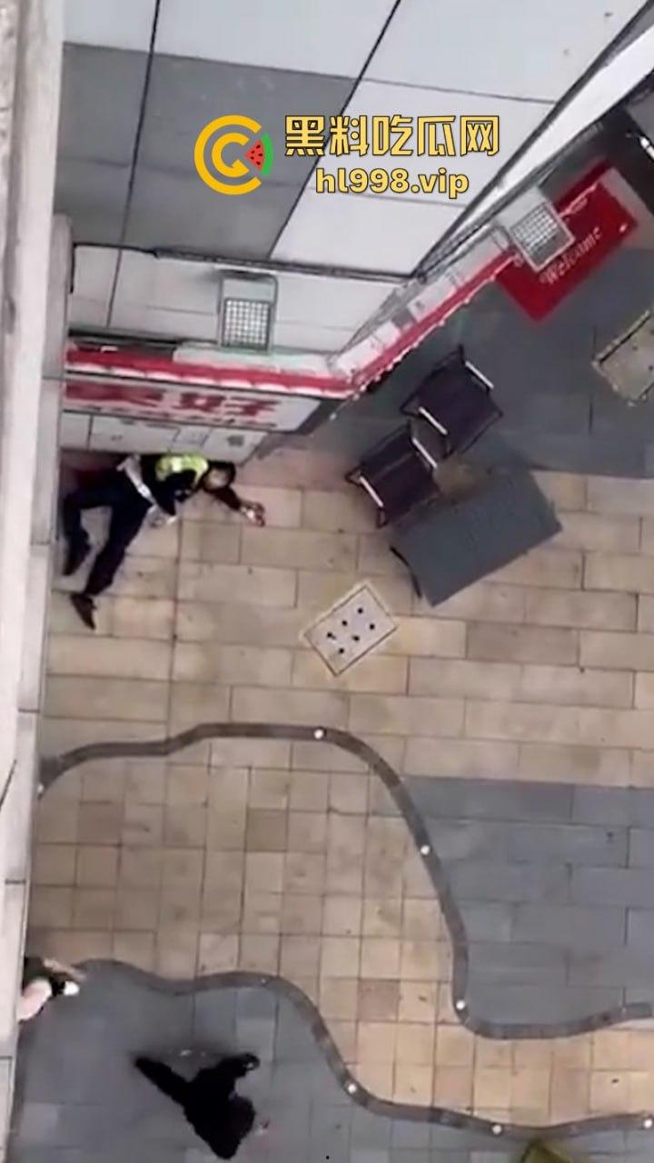 胆大包天当街袭警 四川安岳两名交警查为电车被抹脖 场面血腥-7