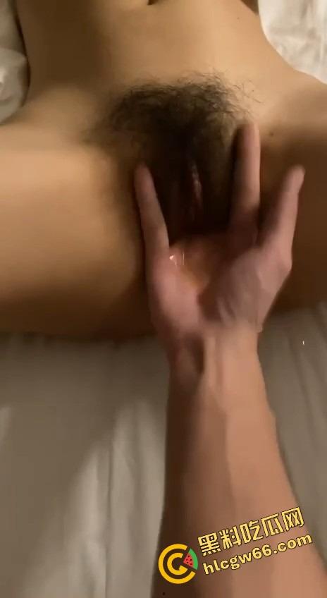 佛山小区人妻骚妇『邵萍丽』偷情嫌老公三下完事，转头让我操得腿软叫不停，高潮后主动舔鸡巴喊香！-13