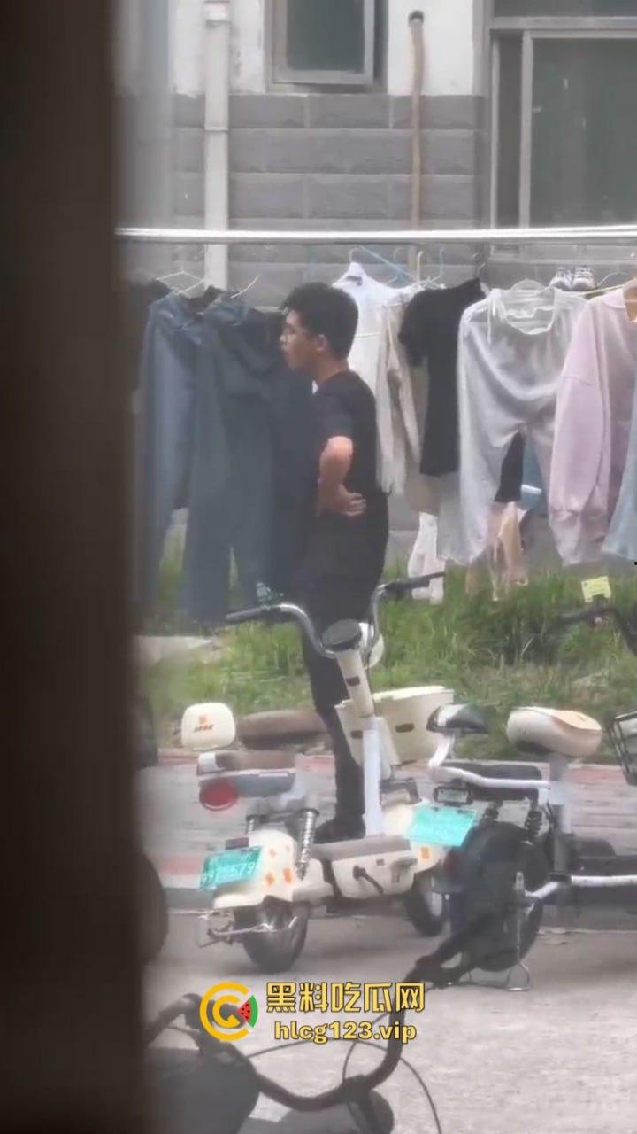 口味真重【河南师范大学】惊现变态色情狂 专偷女生内衣 监控曝光猥琐全过程-6