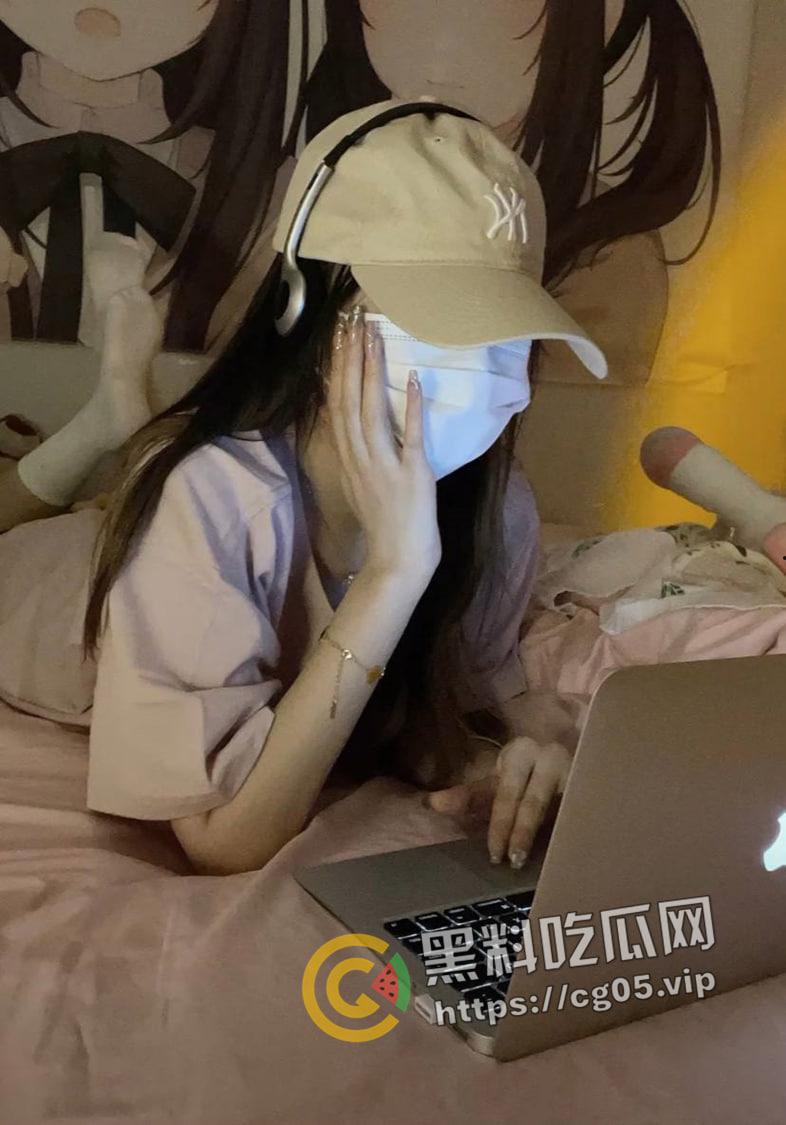 西安大学校花反差婊 颜值逆天却是臭母狗 在夜店厕所被人强奸后爱上被羞辱 出租屋约炮陌生网友 视频被流出-7