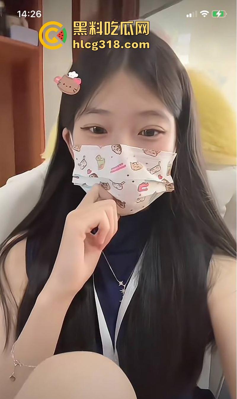 抖音萝莉网红【雪顶蛋糕】私拍福利流出，丝足羞辱比基尼揉奶，清纯的脸蛋粉嫩的穴，这也太反差了！-8