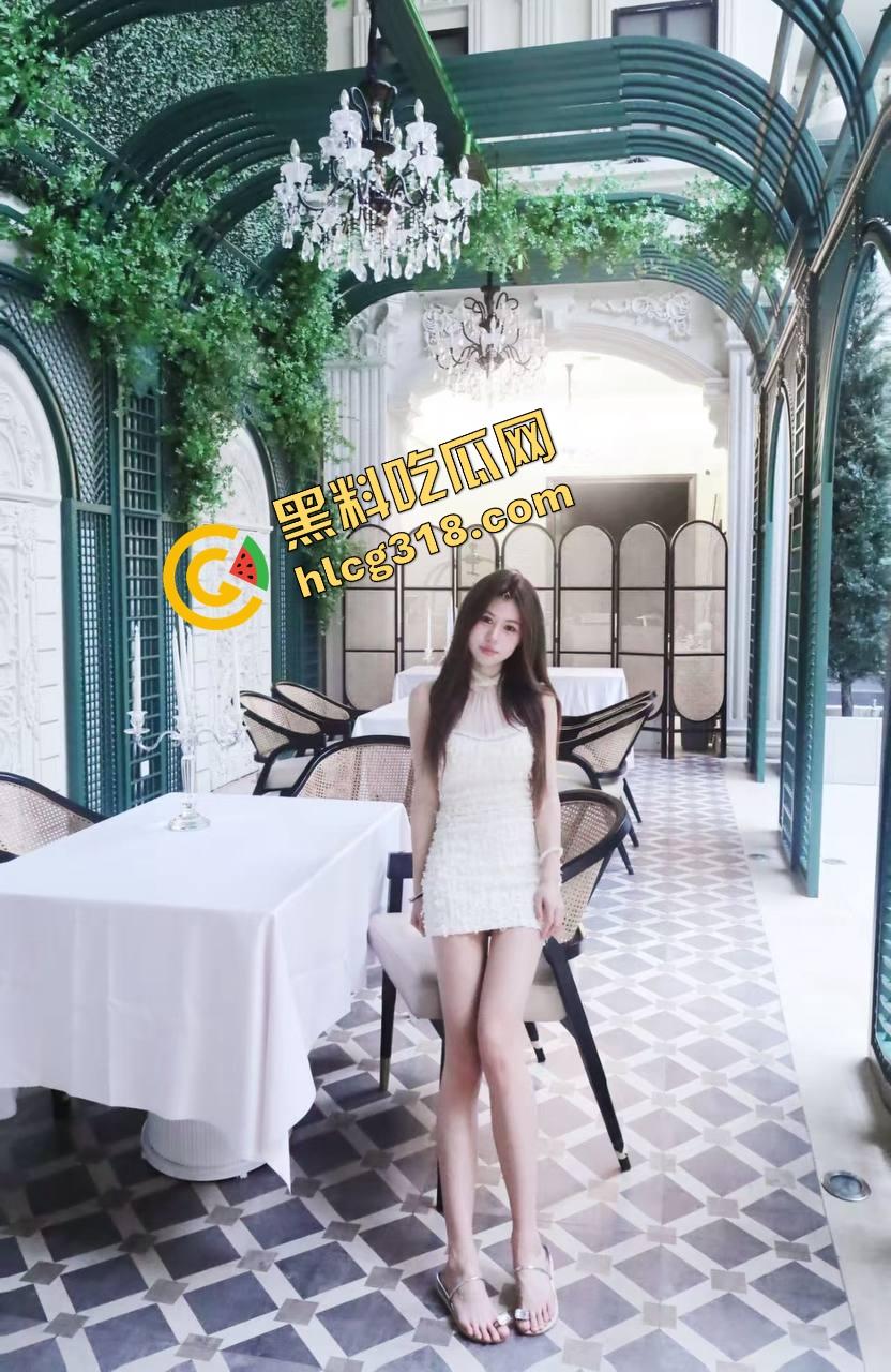 海角精品之邻居骚人妻穿黑丝旗袍被操到断线，边接电话边吞屌，最后精液喷进喉咙深处！-5