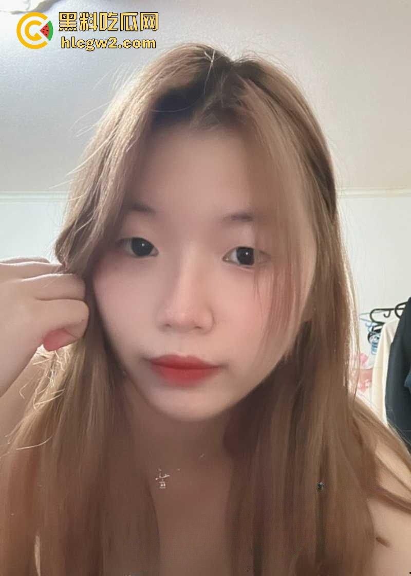 长沙技术师范大学学生妹【宗雨菲】自慰视频遭渣男曝光 身材火辣揉奶表演 让人看了硬到爆炸！-5