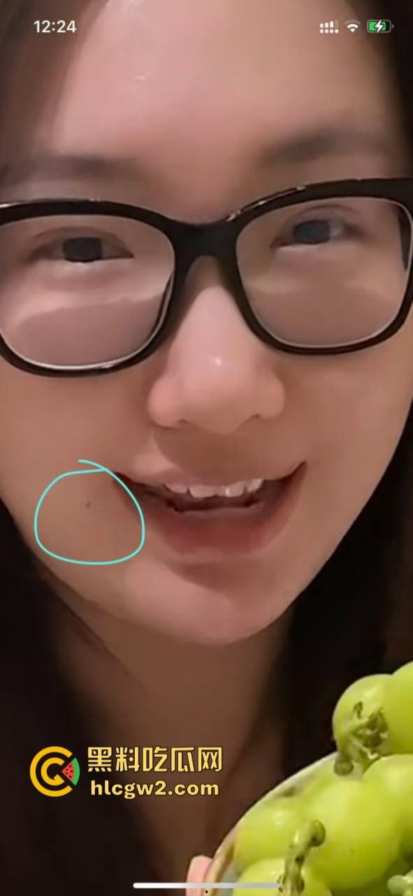 快手百万粉丝女神主播【卿卿】下海 粉嫩小穴和乳头让人大饱眼福 360度展示完美身材 私密处特写合集-2