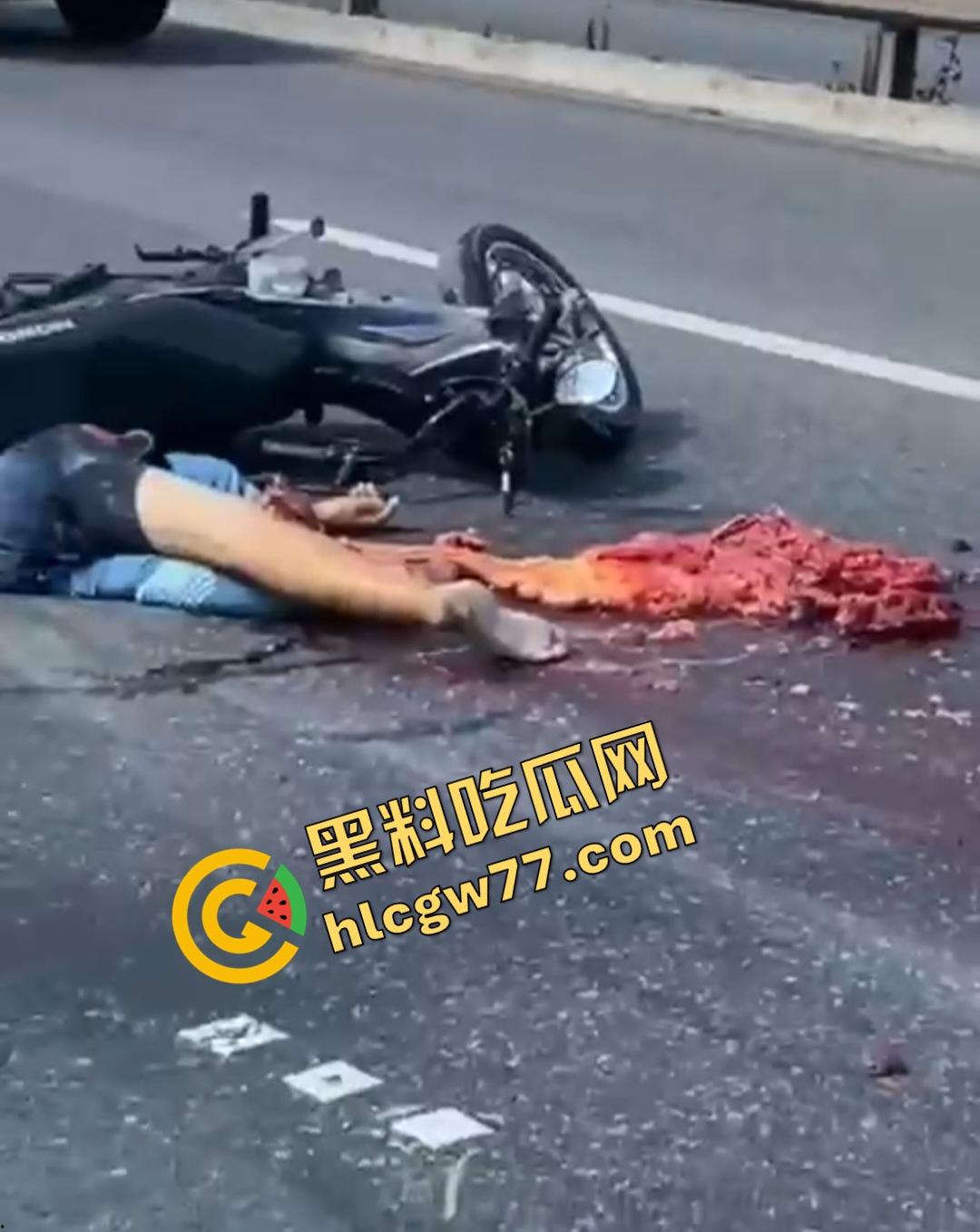 巴西若昂佩索阿摩托车手脸撕裂头断身碎！血腥车祸脸直接撕裂开，路人还想上去捡肾脏！-6