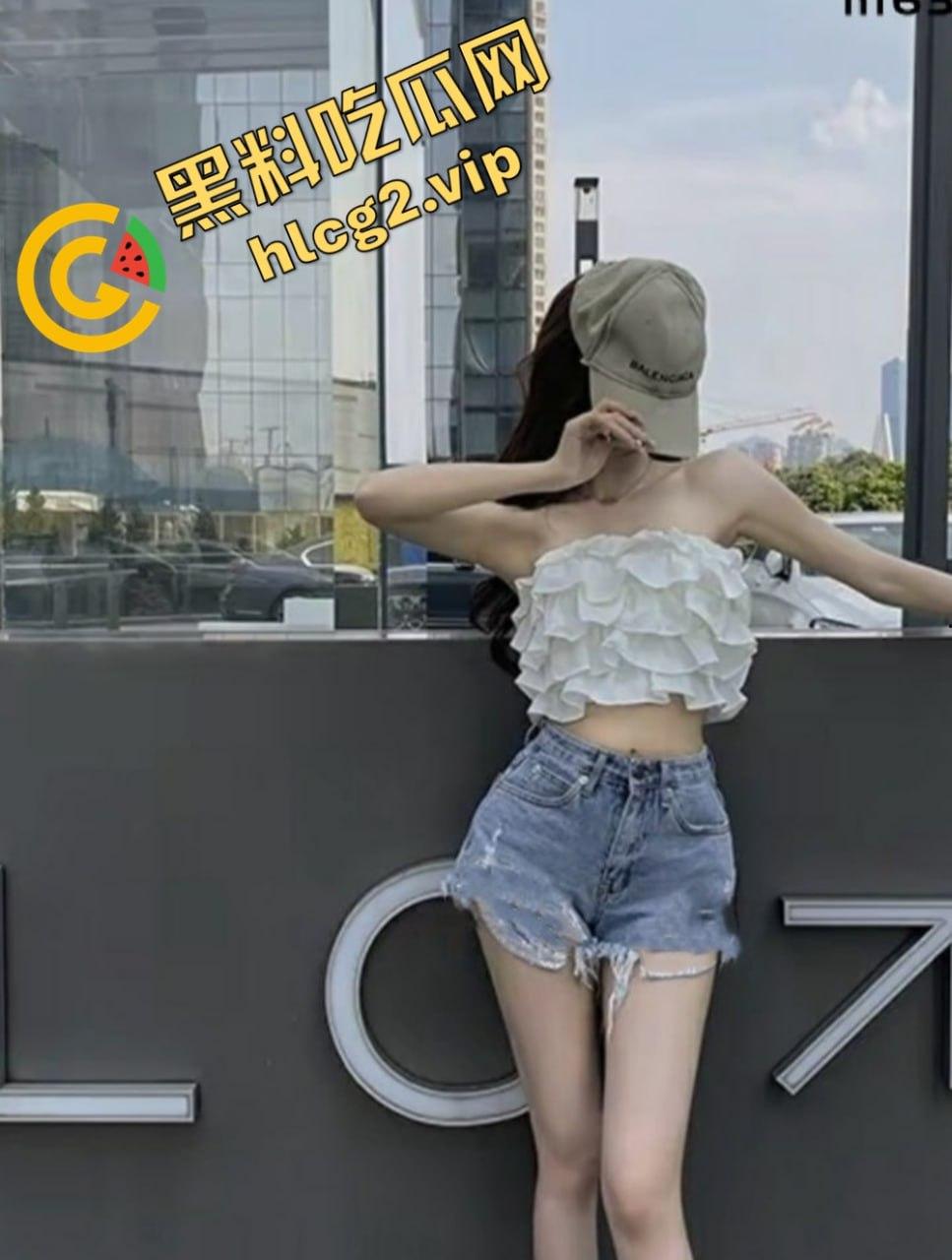 广西桂林旅游职业学院女生被脱光筷子插逼 白酒灌逼灌水泥！-1