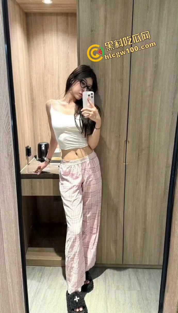 炸裂！CBA广州龙狮男篮【张兴亮】将艺术生女友【陈禹羽】装行李箱，宿舍过夜补习爆操！性爱泄密原创独家曝光！-11