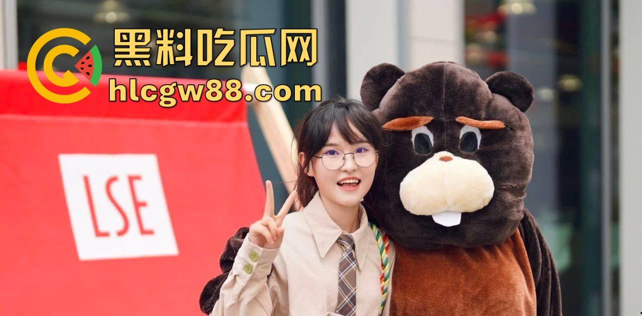 广东工业大学眼镜学生妹【周扬莹】男友相约酒店 情趣睡衣先上阵 男友大量精子往逼里面猛灌的视频曝光！-7