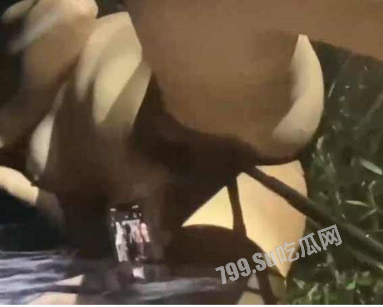 校园霸凌！ 学生妹放学后被混混扒光衣服 霸凌羞辱-7