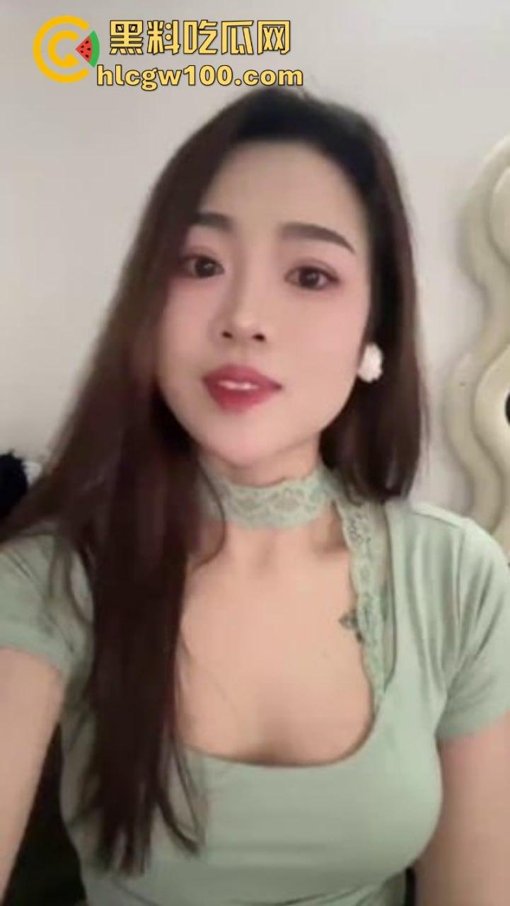 抖音极品少妇【衣衣甜甜圈】高颜值性感人妻 跟榜一大哥玩车震 大哥真有眼光啊 这种小网红钱少活好！-2