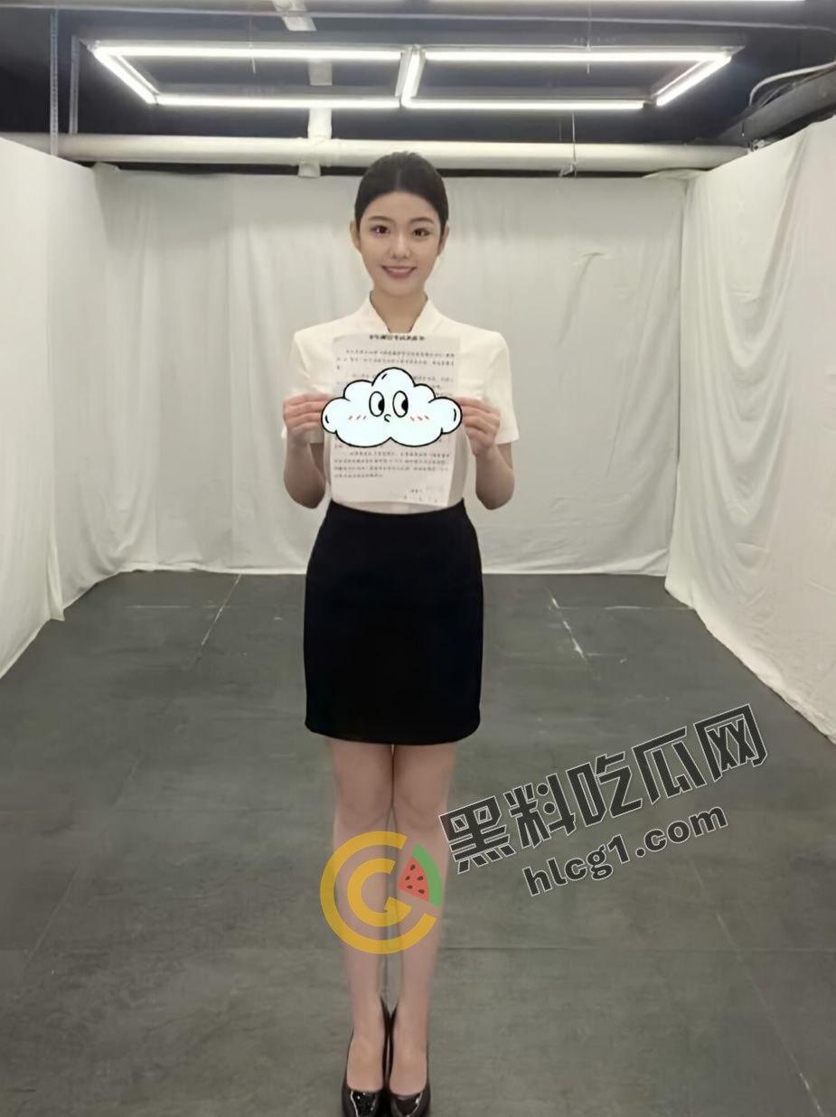 艺术学院校花流出!前凸后翘的性感身材,胸前大车灯让人目不转睛!-3