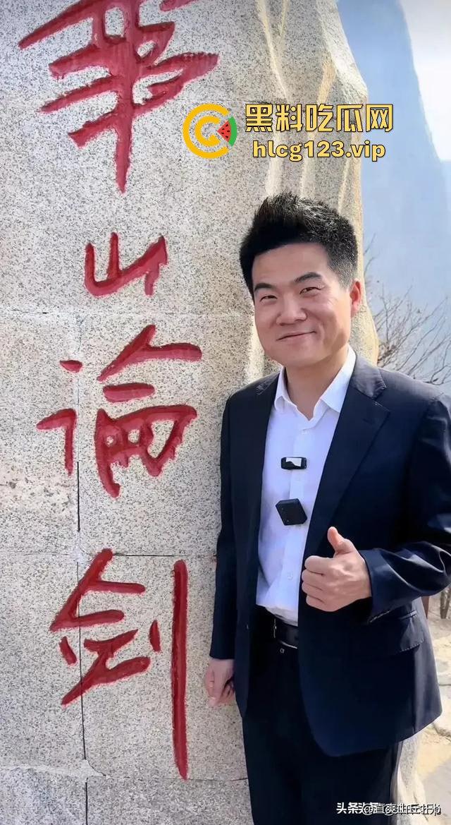 国庆热瓜!东方甄选又双叒叕爆炸了!小圆被俞洪敏和明明联手爆操,资本的力量就是共享年轻骚逼!-3