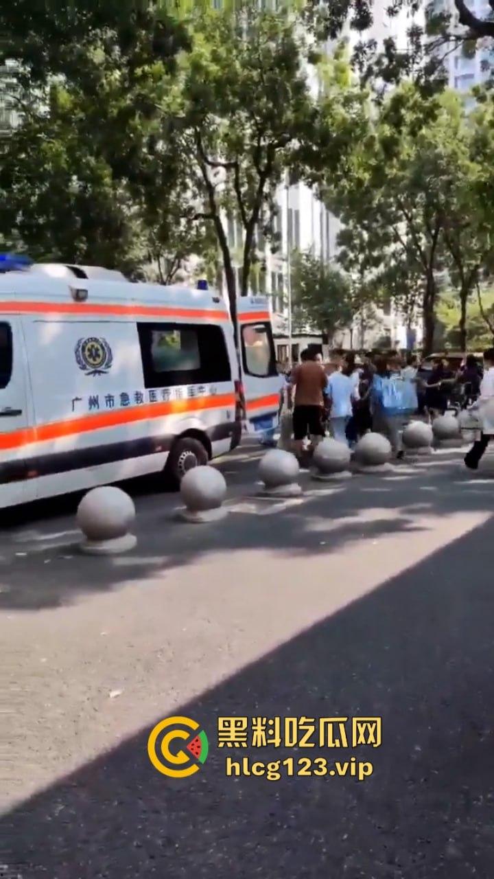 广州天河60岁老头维权无果报复社会 大街上随机收割人头 三人被砍伤-14