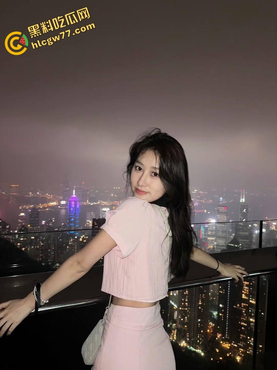 湖南长沙技术学院学姐【郭琳琳】清纯皮下骚到爆!黑丝捆绑肛塞狂浪,粉鲍淫叫勾金主猛操!-1