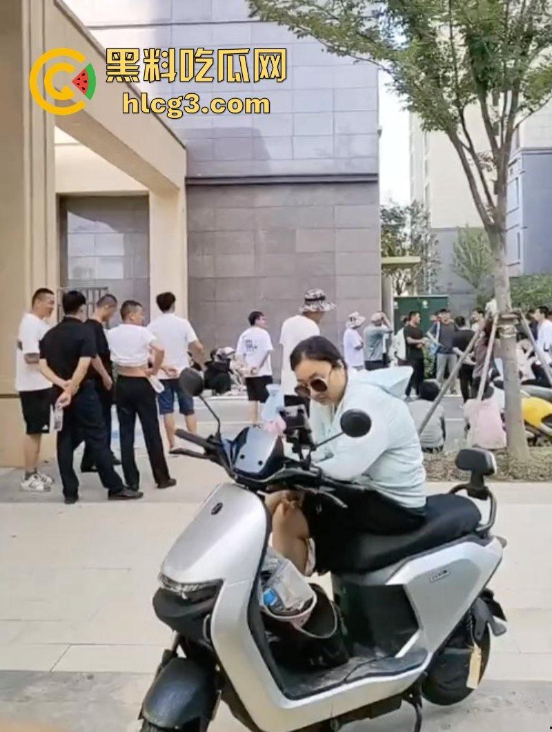 徐州潘安湖中昂博观小区曾承诺在去年底交房 因楼盘迟迟未交发生堵路暴乱！-13