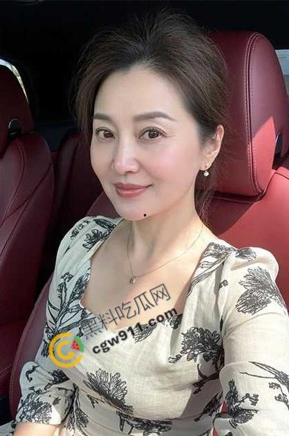 海角乱伦:母亲节用肉棒孝敬淫母,儿子精液狂喷脸上，大屌爆操淫荡骚穴，床下为母，床上为妻-5