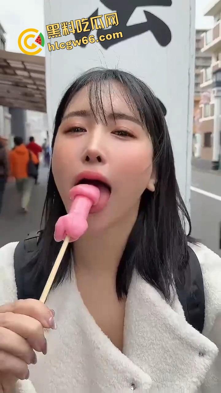 日本金枪节你见过没？川崎市年度阴茎大游行，全城举着老二走街串巷，还能边走边吃小弟造型章鱼烧？-9