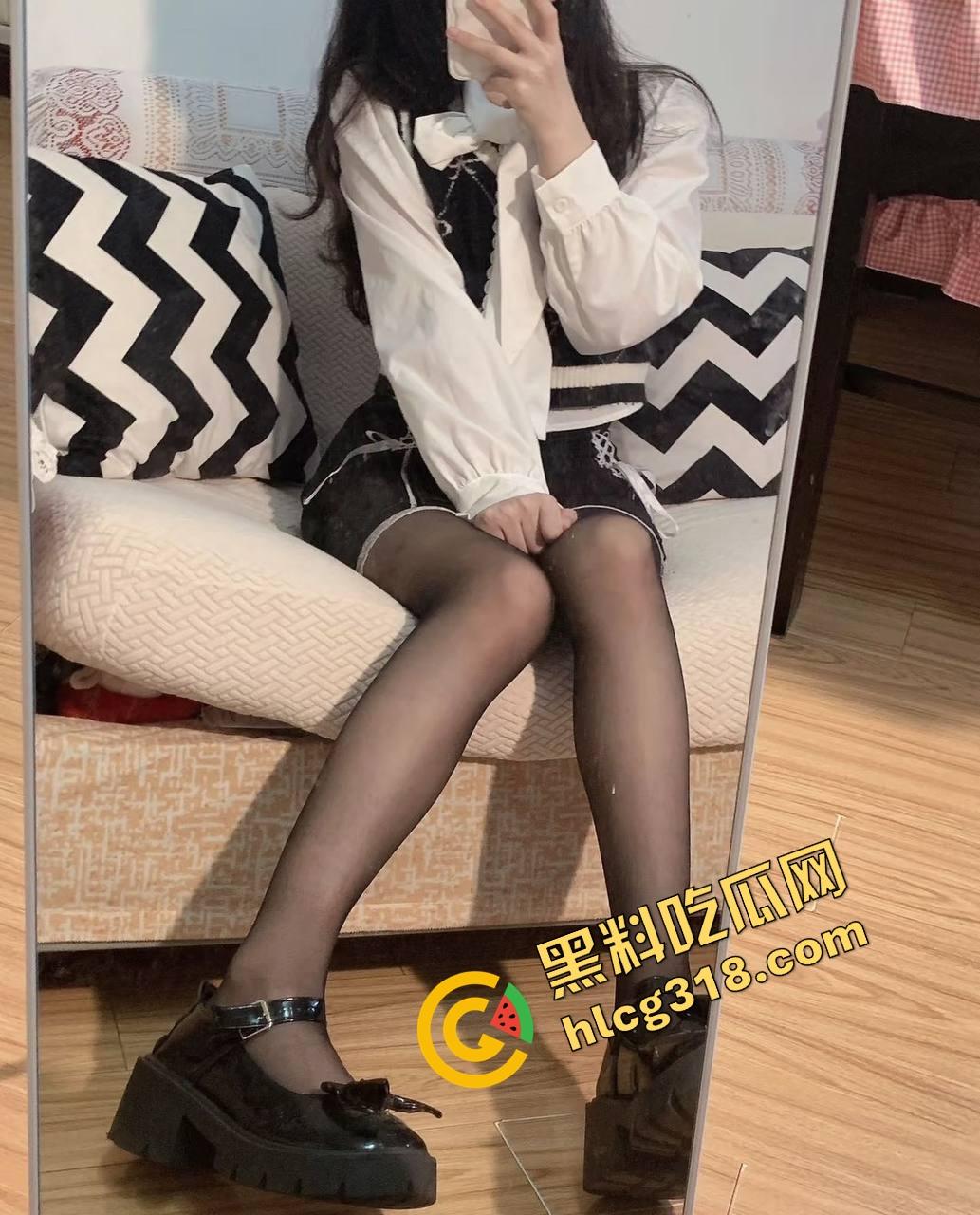 精液不能进我身体，但可以糊我丝袜上，骚母狗一边后入挨操一边叽叽喳喳跟闺蜜打电话聊天！-6