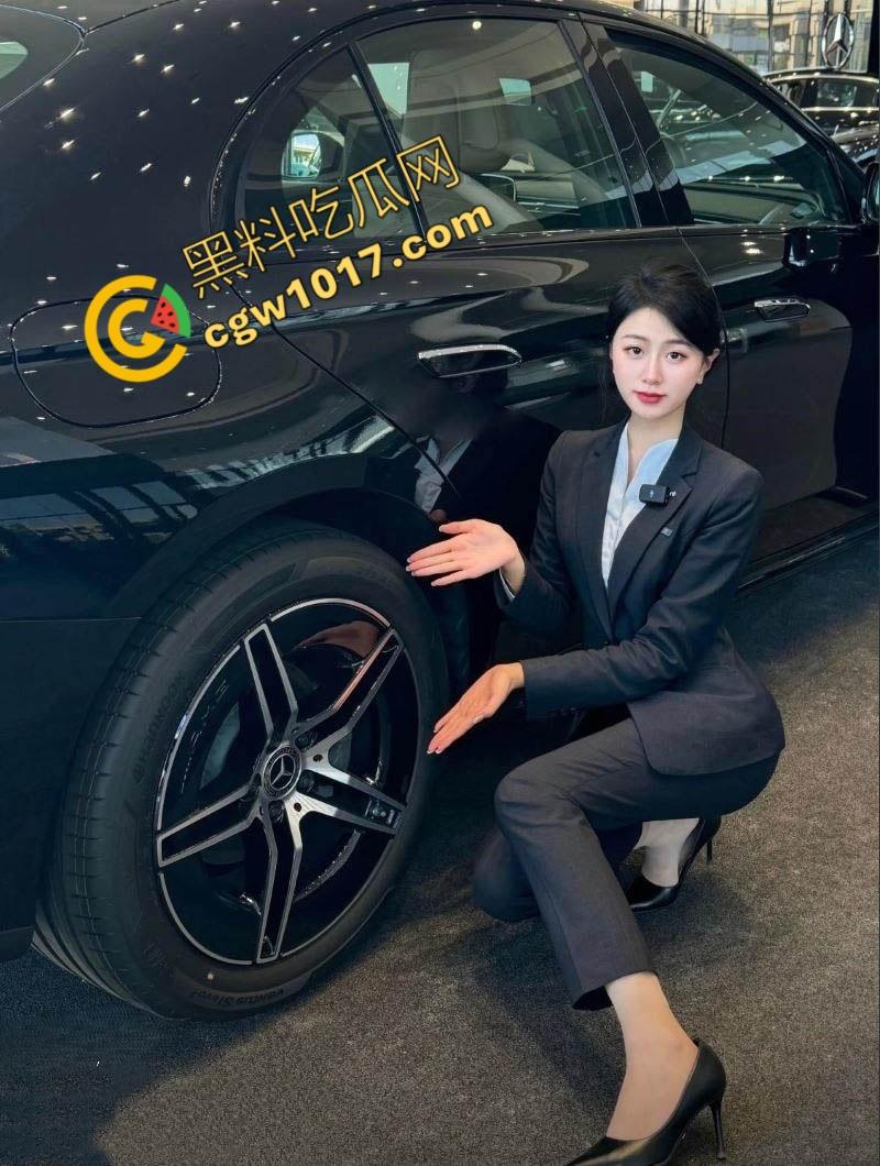 广西柳州奔驰4S店惊爆偷情丑闻！女销售与同事狂野偷情，金主怒曝视频，火爆开车撞店-11