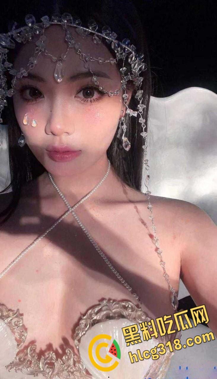 南昌大学极品御姐【沈嫒宁】，对着镜子蒙眼口交，后入时小穴夹的紧紧的，死死抓紧被子，这身材不愧是舞蹈生！-4