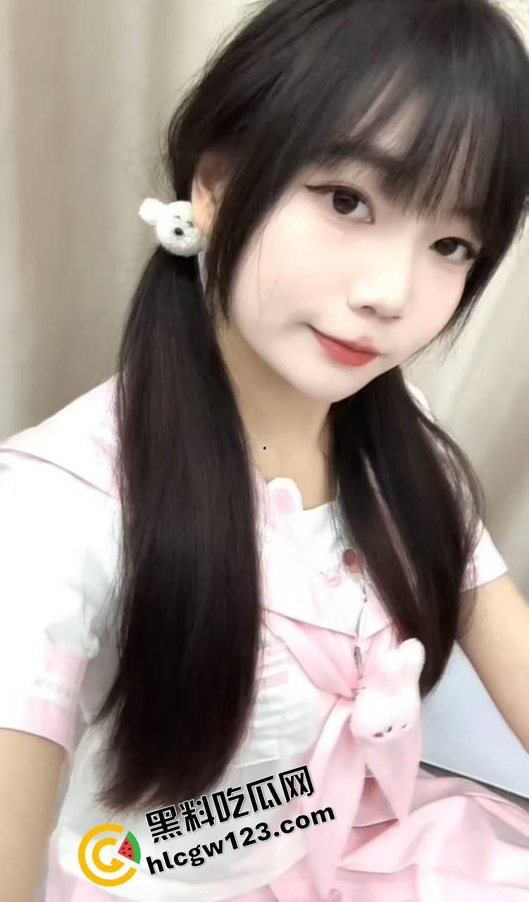 哥哥不在家，弟弟偷拉嫂子楼道猛操，抱着嫂子骚逼无套狂干射满嘴，事后聊骚曝哥哥也爱口爆！-3