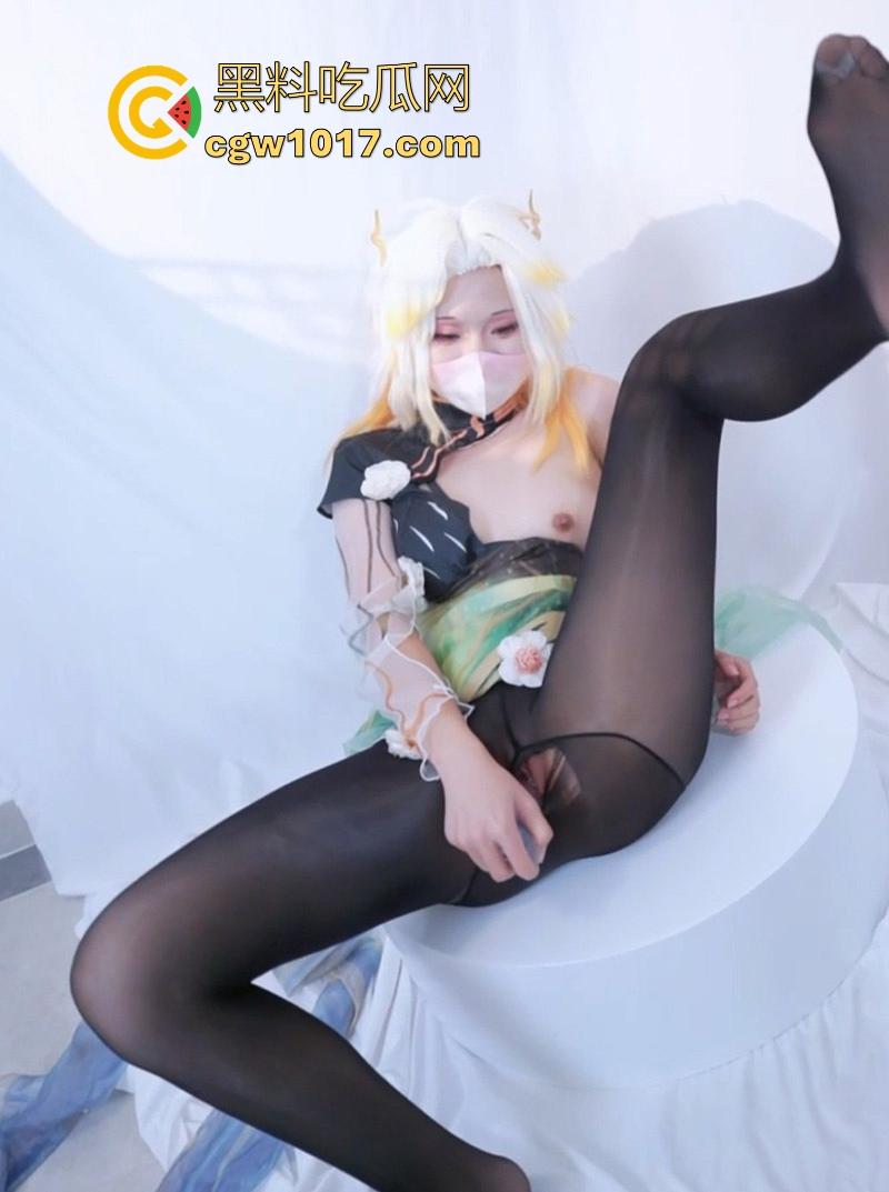 清纯反差福利姬【沐沐酱】最新自慰私拍流出，纤细尤物COS大乔，炮机嗡嗡狂顶嫩穴，粉红阴唇被撑开，撩到骨髓！-2