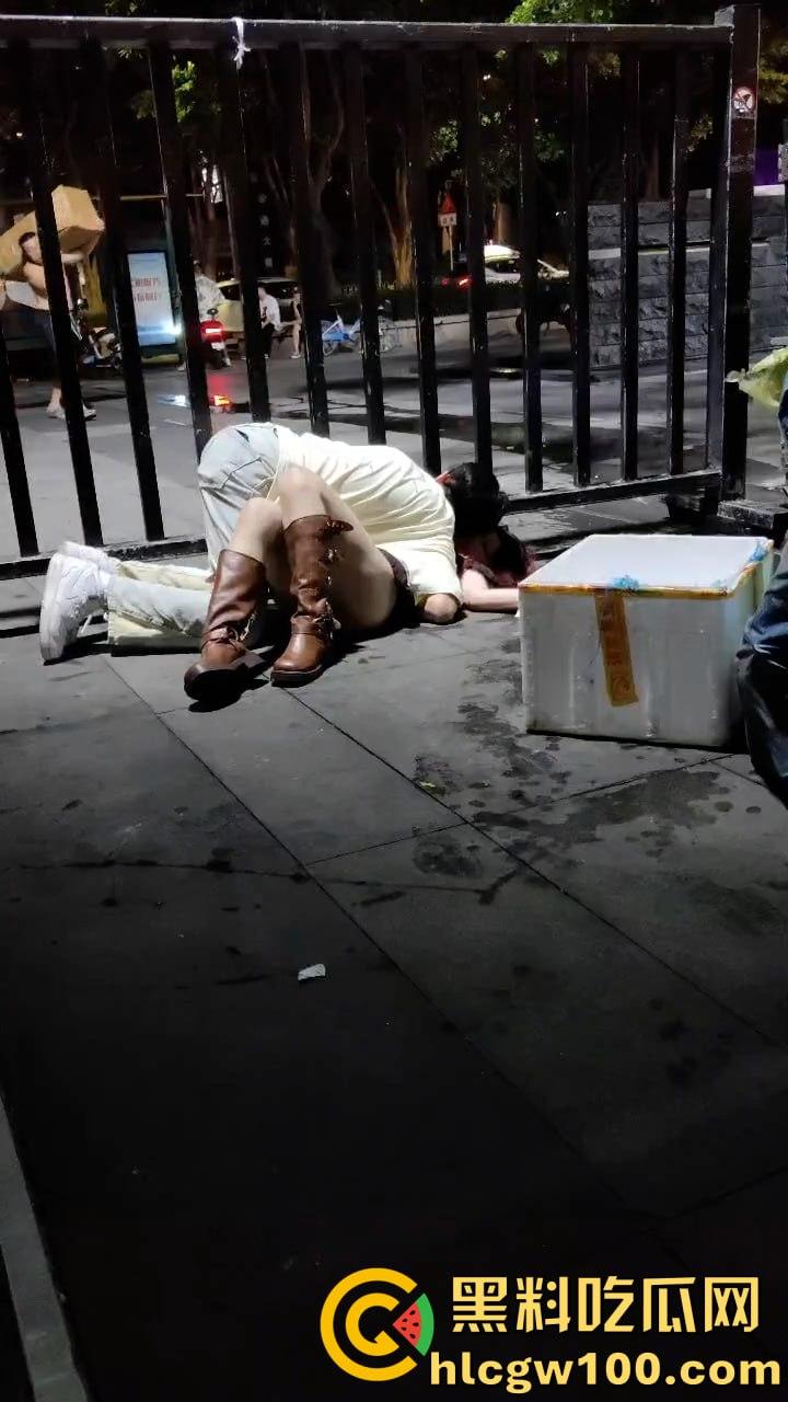 醉酒女人满地喷射,卫生间强暴,流浪汉路边强奸,被捡尸多人轮奸肆意玩弄60V合集-11