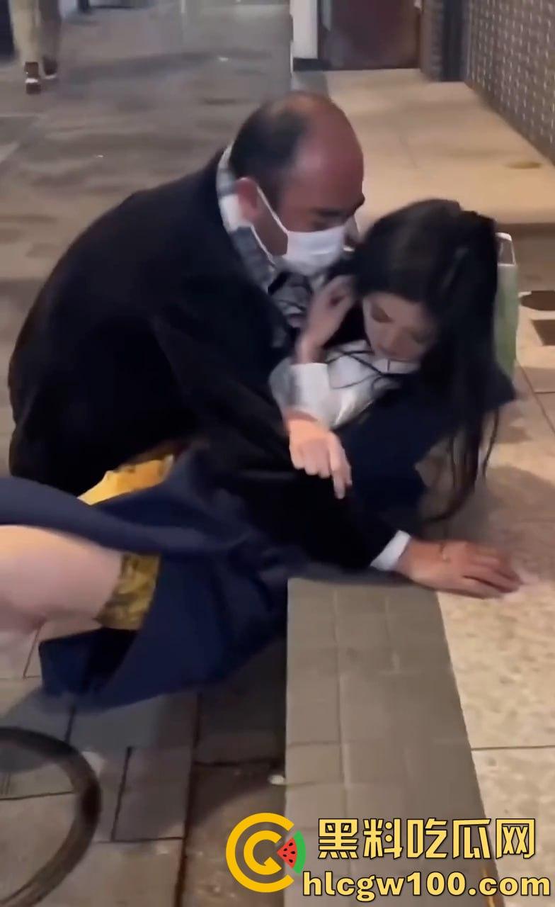 醉酒女人满地喷射,卫生间强暴,流浪汉路边强奸,被捡尸多人轮奸肆意玩弄60V合集-12