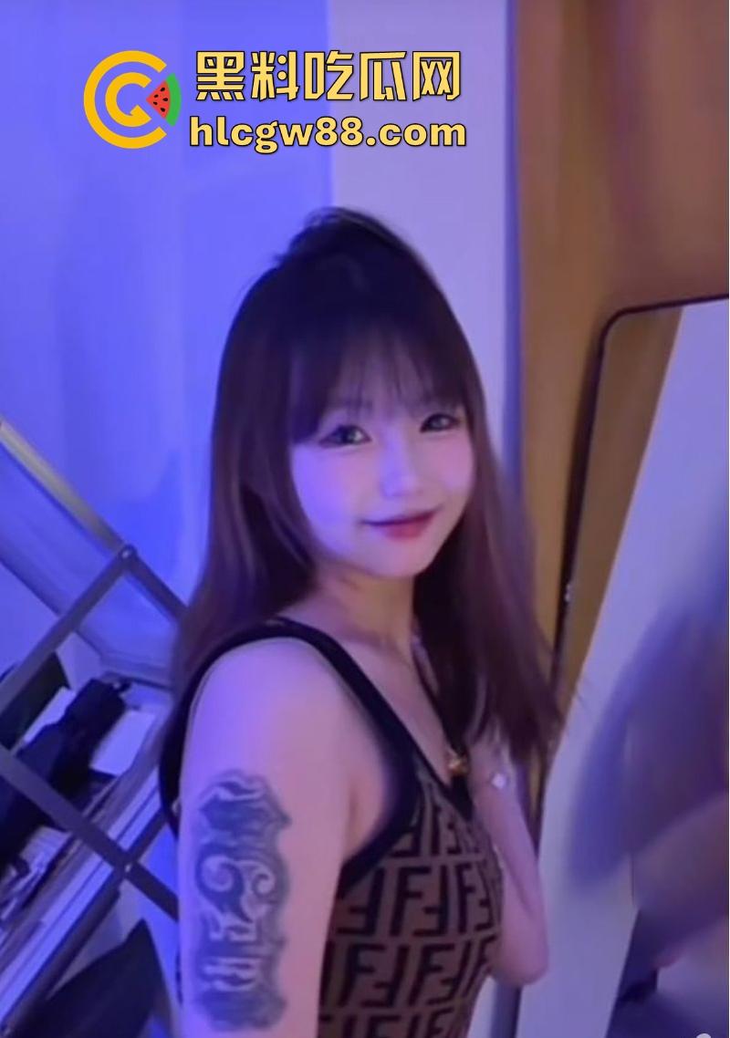 抖音高颜值网红【炒河粉】极品身材性感嫩妹 贫乳长腿可爱诱人 大尺度全裸私拍流出-2