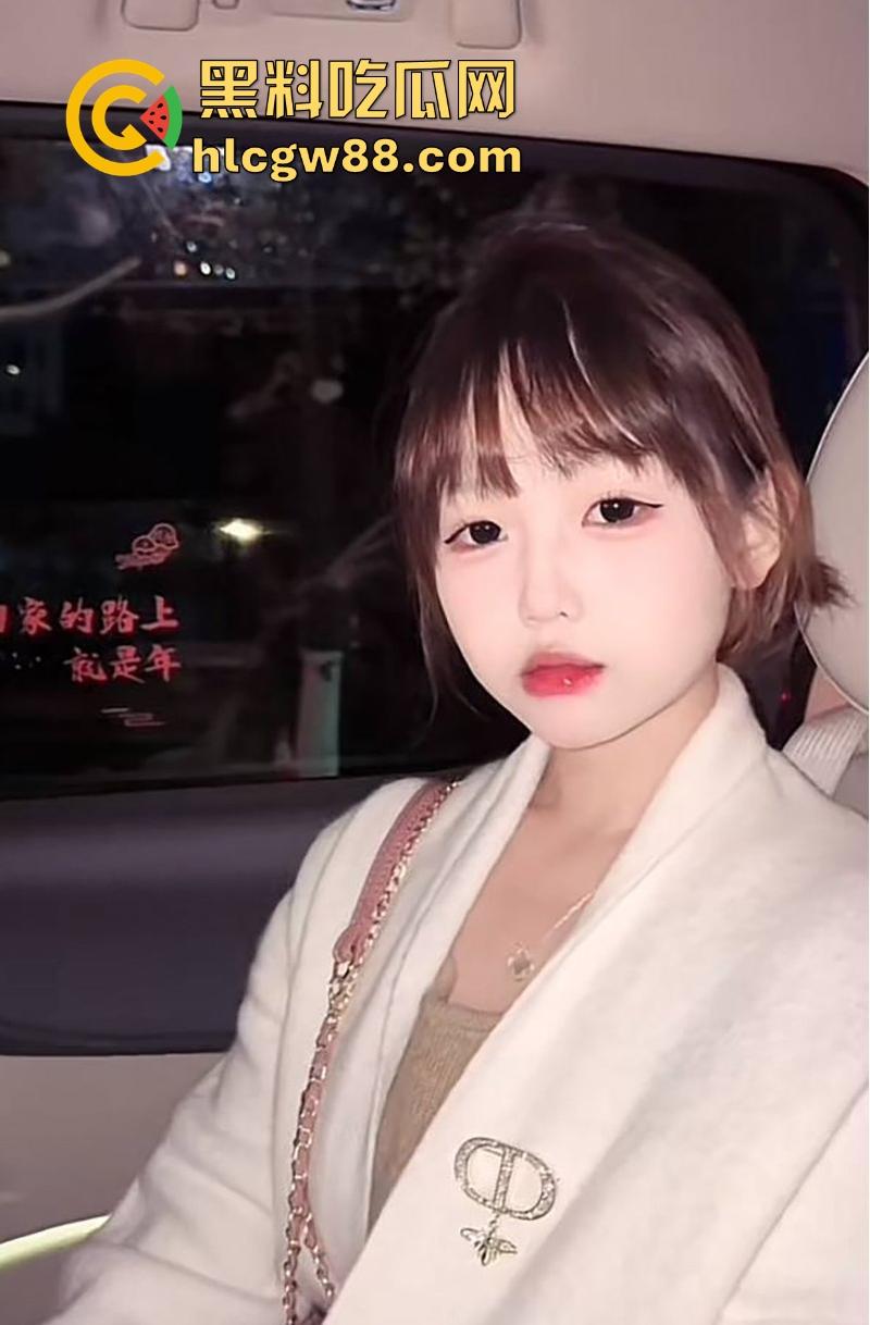 抖音高颜值网红【炒河粉】极品身材性感嫩妹 贫乳长腿可爱诱人 大尺度全裸私拍流出-5