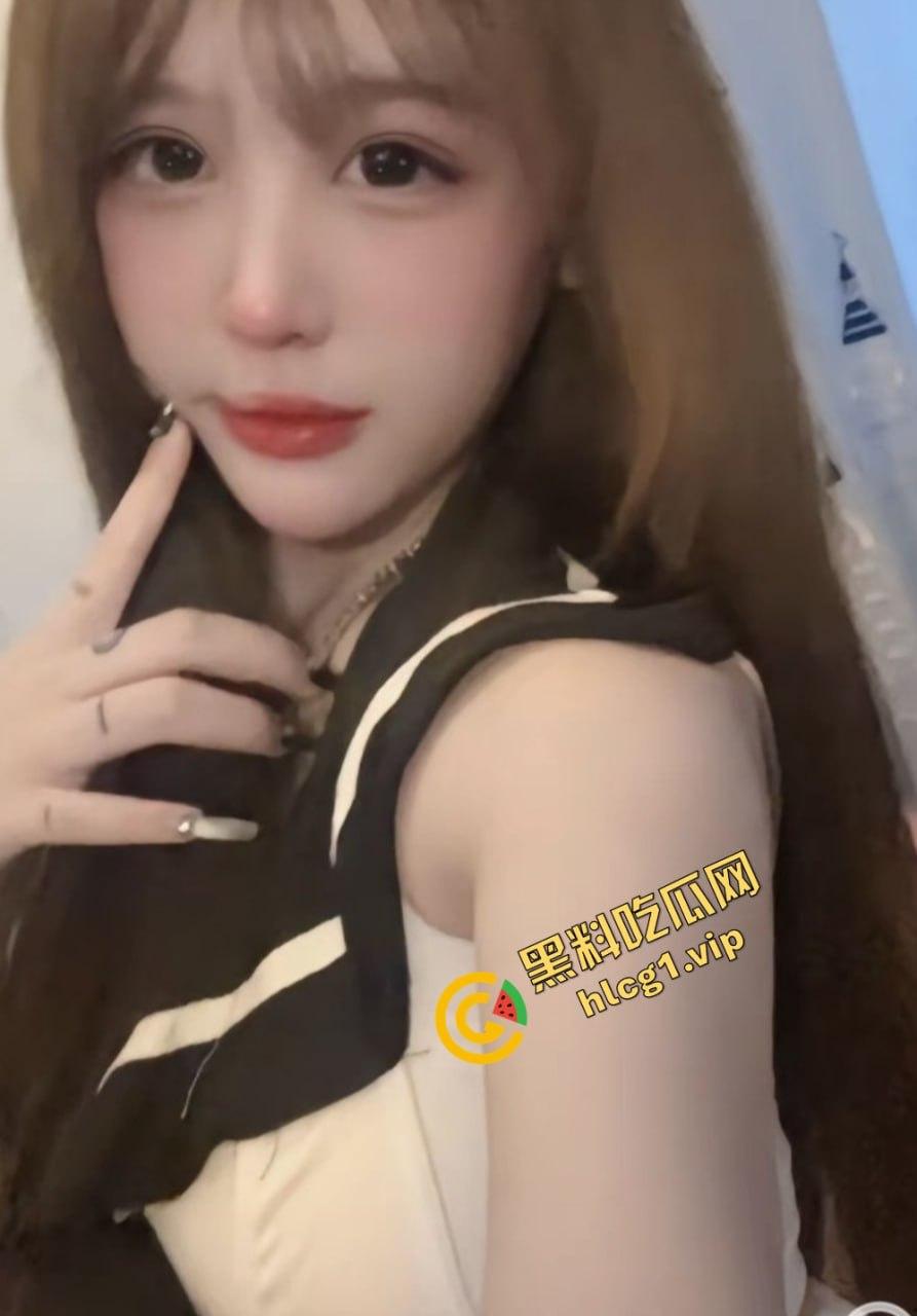 抖音网红精神小妹『还能抱你吗』多人约炮视频曝光！高颜值纹身妹子与多名精神小伙激情放纵！-4