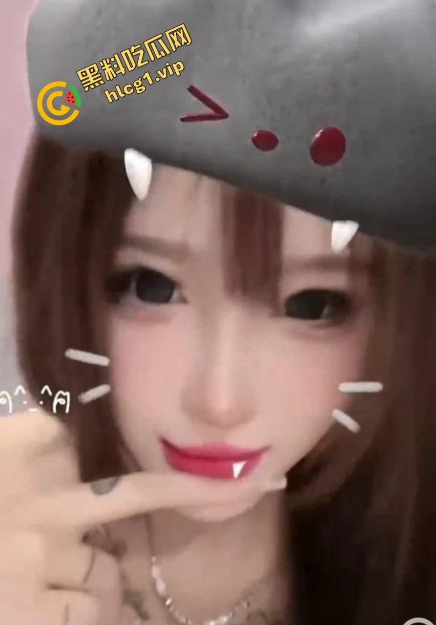 抖音网红精神小妹『还能抱你吗』多人约炮视频曝光！高颜值纹身妹子与多名精神小伙激情放纵！-5