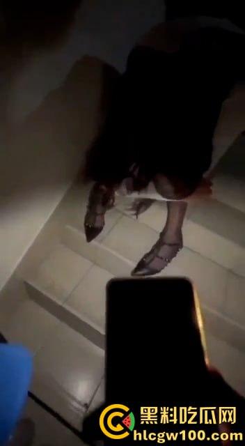 醉酒女人满地喷射,卫生间强暴,流浪汉路边强奸,被捡尸多人轮奸肆意玩弄60V合集-36