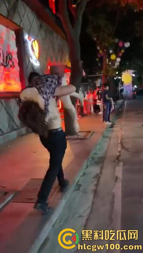 醉酒女人满地喷射,卫生间强暴,流浪汉路边强奸,被捡尸多人轮奸肆意玩弄60V合集-43