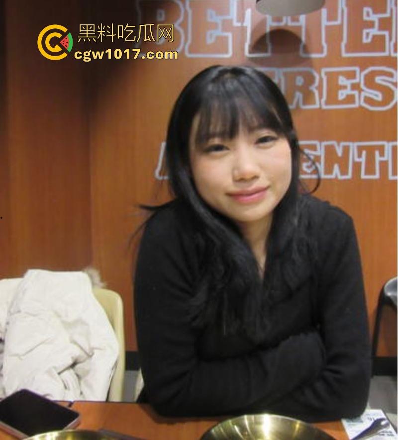 广州大学可爱学妹【李怡君】反差眼镜妹身穿诱惑女仆装，电动玩具猛桶紧致蜜穴，后入爆操颜射满面 ！-3