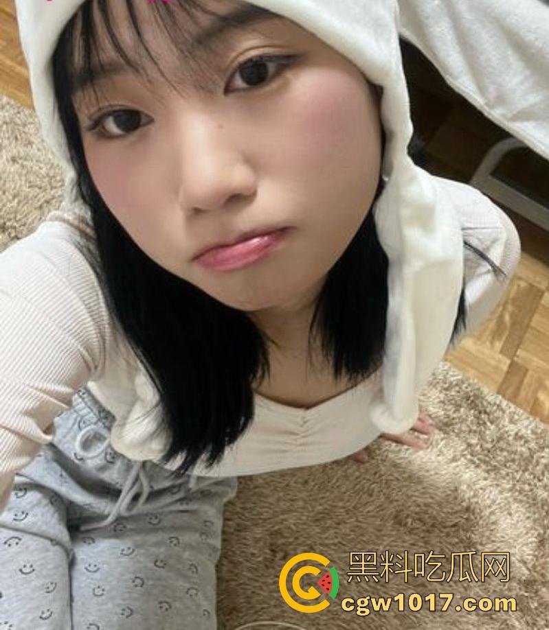 广州大学可爱学妹【李怡君】反差眼镜妹身穿诱惑女仆装，电动玩具猛桶紧致蜜穴，后入爆操颜射满面 ！-7