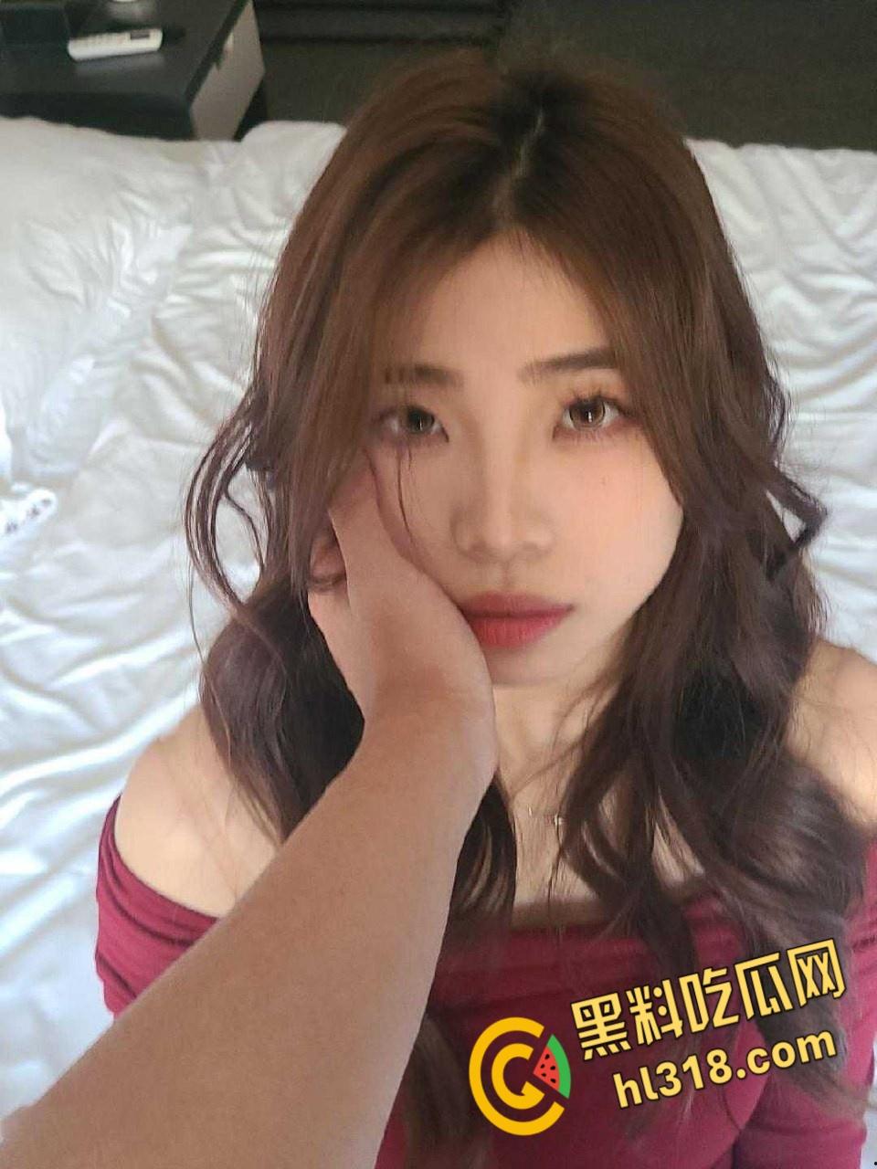 天津传媒学院校花【周怡瑄】,反差母狗爱穿黑丝,性感兔女郎跪在地上口交,劲爆身材简直就是完美炮架-5