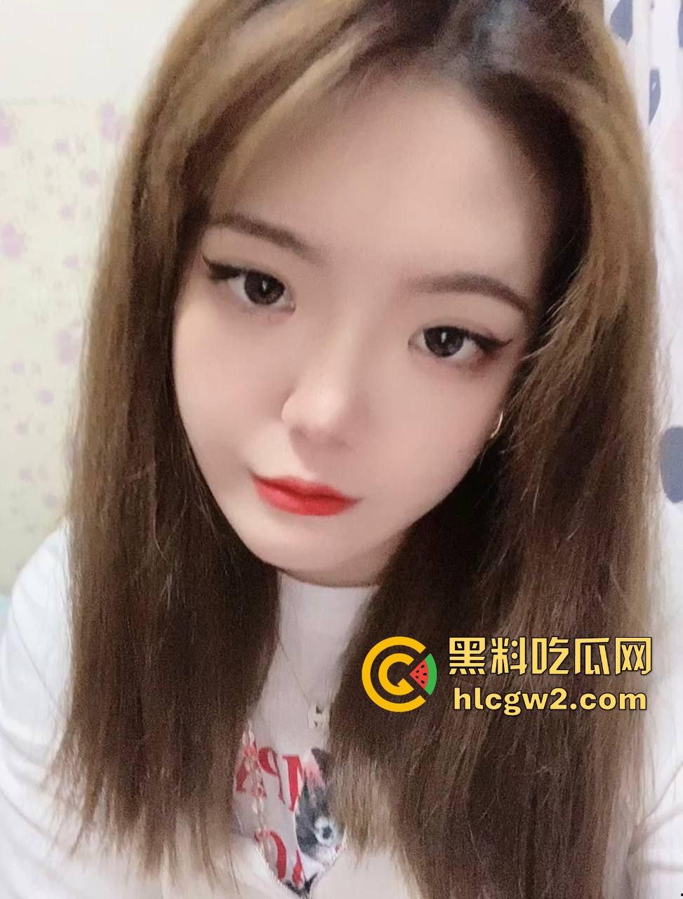 安徽骚气小妖精『唐悦心』 毛衣配肥臀腿又细又长，撅着出水得粉嫩鲍  肥臀一撅坐脸杀，男友直接沦陷！-4