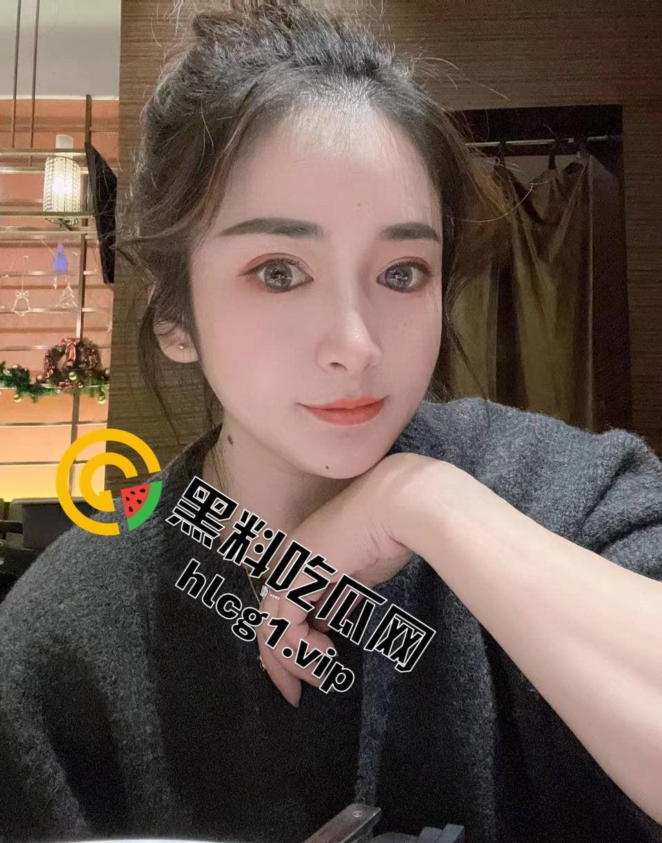 服装店老板娘遭男友无耻曝光！私密照外流引热议，身材火辣成焦点！-3