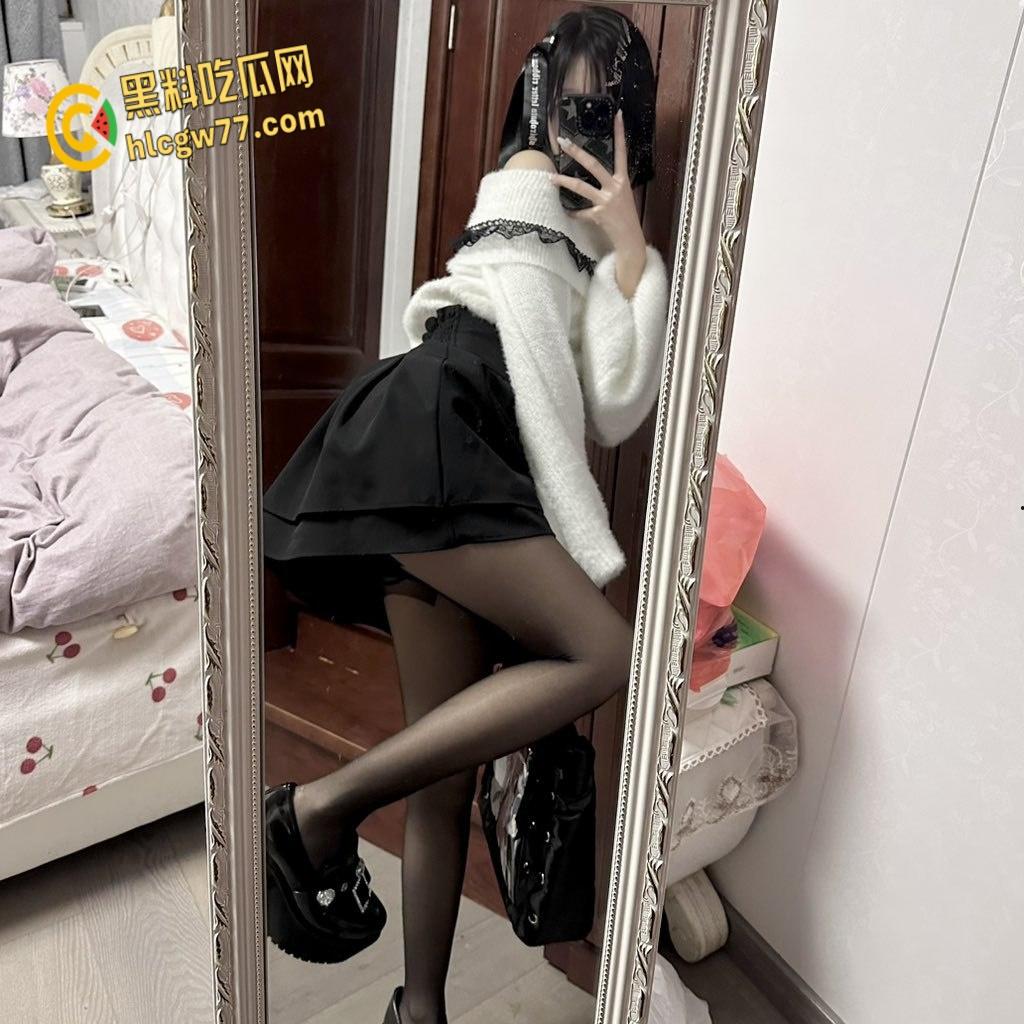 清纯JK萝莉雪代巴,金主网调反差母狗,短裙自慰聊天记录骚到爆 !-9