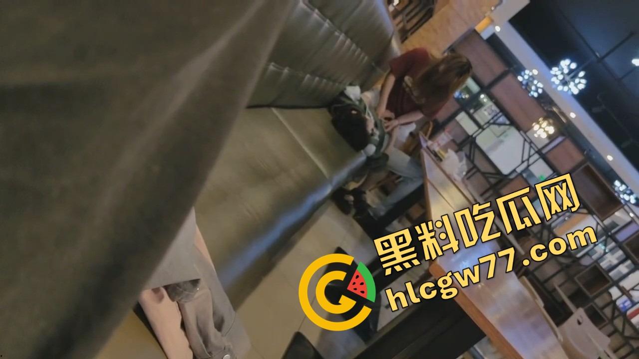 东莞开放大学食堂直接开干,女主餐桌下狂舔猛吞,吃上头当场骑脸开操,全程无视路人只顾自己摇摆!-10